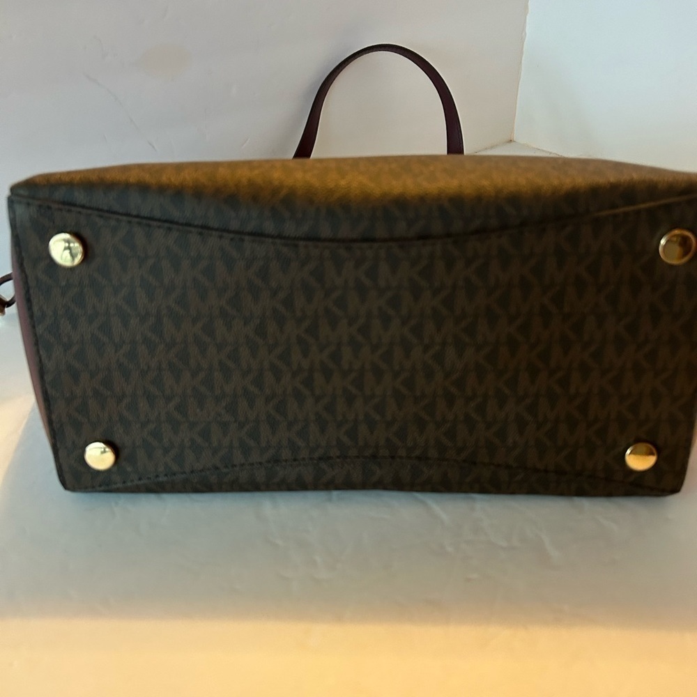 Michael Kors NWT Voyager East West Two Tone Leather medium Tote - Picture 8 of 10